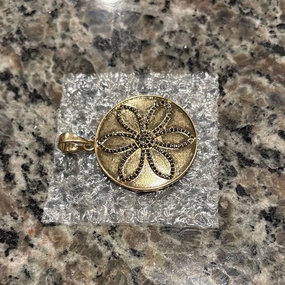 NWOT Marlyn Schiff Gold Floral Pendant - Picture 1 of 5